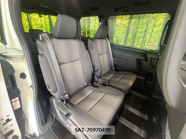 Toyota VOXY HYBRID 2017-12 8039145-8