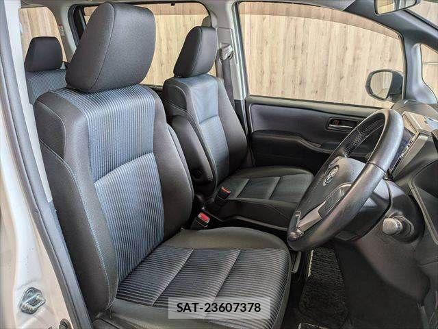 Toyota VOXY HYBRID 2017-05 8039149-9