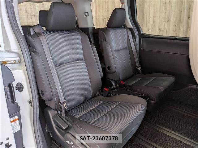 Toyota VOXY HYBRID 2017-05 8039149-11