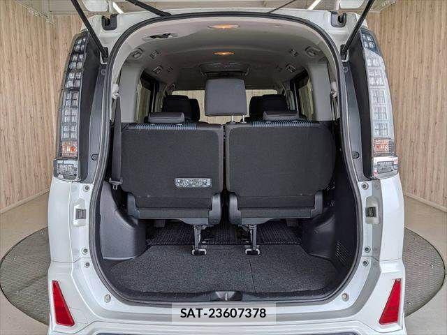 Toyota VOXY HYBRID 2017-05 8039149-12