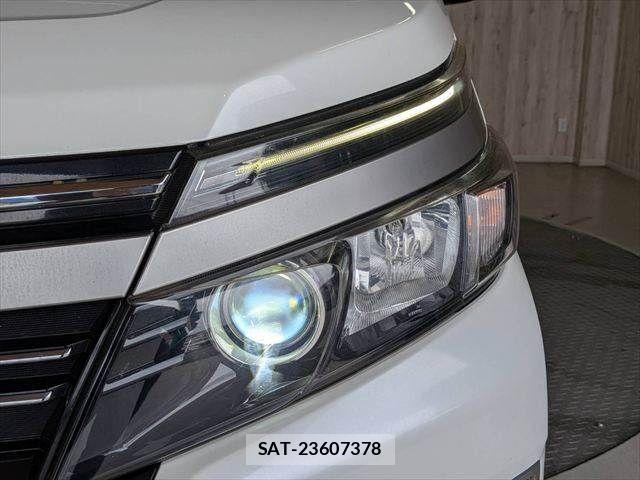 Toyota VOXY HYBRID 2017-05 8039149-14