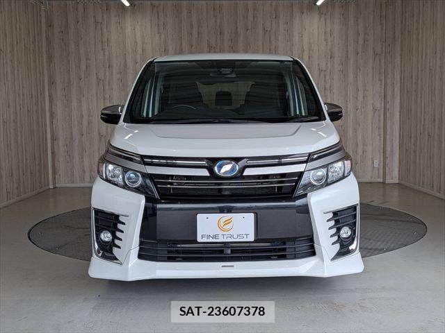 Toyota VOXY HYBRID 2017-05 8039149-17