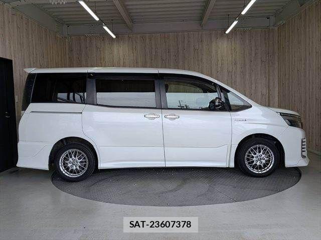 Toyota VOXY HYBRID 2017-05 8039149-19