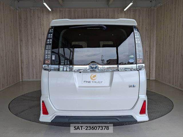 Toyota VOXY HYBRID 2017-05 8039149-20