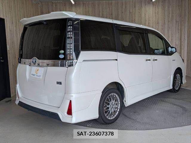 Toyota VOXY HYBRID 2017-05 8039149-21