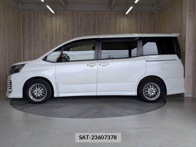 Toyota VOXY HYBRID 2017-05 8039149-23