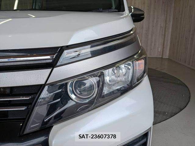 Toyota VOXY HYBRID 2017-05 8039149-24