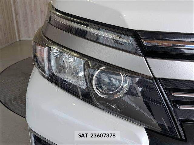 Toyota VOXY HYBRID 2017-05 8039149-26