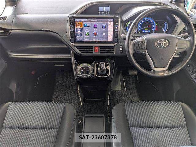 Toyota VOXY HYBRID 2017-05 8039149-2