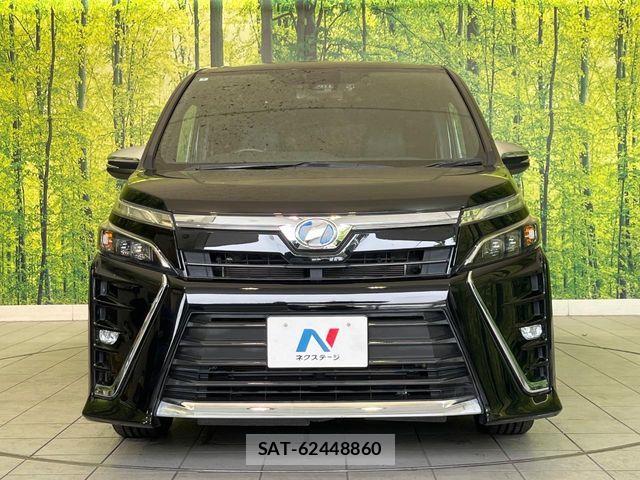 Toyota VOXY HYBRID 2018-03 8039147-14