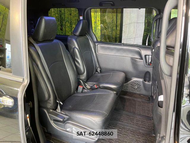 Toyota VOXY HYBRID 2018-03 8039147-8