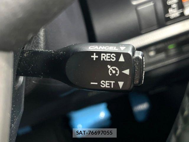 Toyota VOXY HYBRID 2019-01 8039144-8
