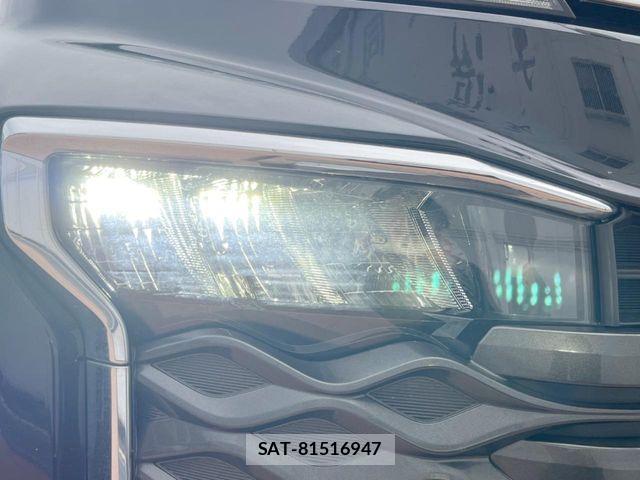 Toyota VOXY HYBRID 2022-08 8039141-12