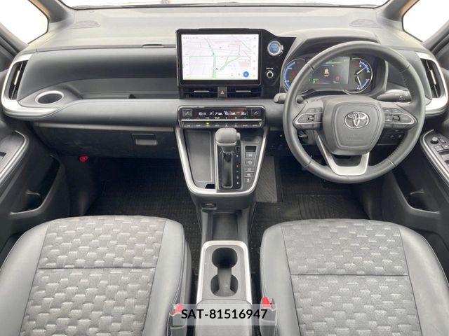 Toyota VOXY HYBRID 2022-08 8039141-1