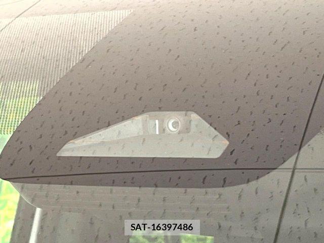 Toyota VOXY HYBRID 2022-10 8039143-4