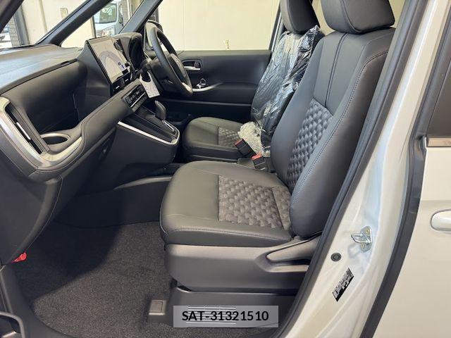 Toyota VOXY HYBRID 2026-06 8039131-9