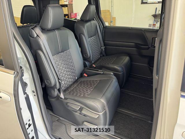 Toyota VOXY HYBRID 2026-06 8039131-10