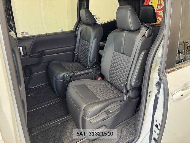 Toyota VOXY HYBRID 2026-06 8039131-11