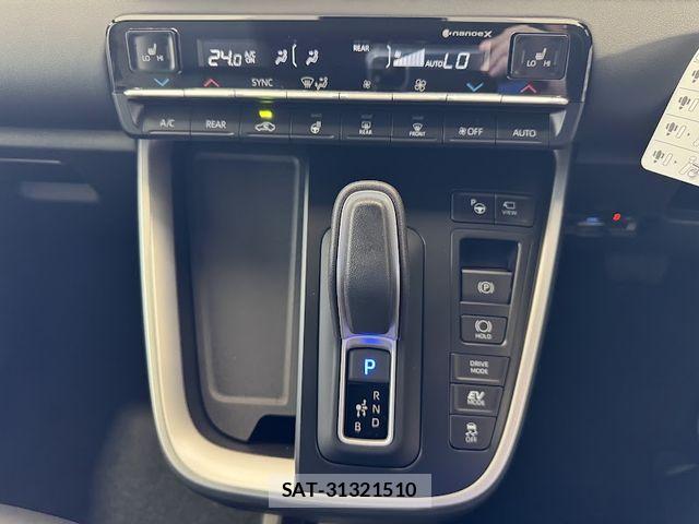 Toyota VOXY HYBRID 2026-06 8039131-24