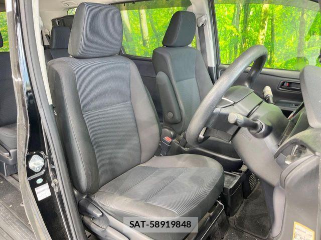 Toyota VOXY HYBRID 2014-07 8039150-7