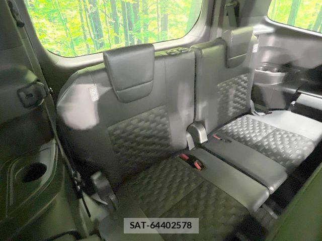 Toyota VOXY HYBRID 2023-07 8039135-9