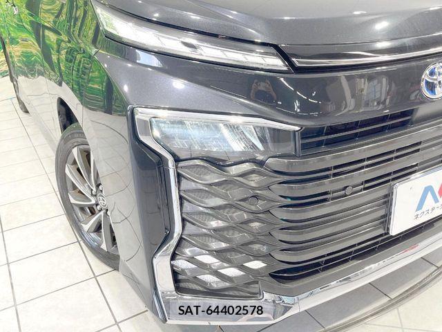 Toyota VOXY HYBRID 2023-07 8039135-12