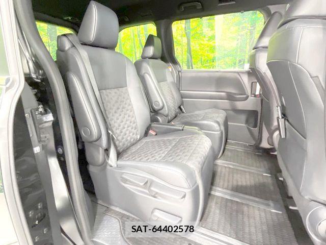 Toyota VOXY HYBRID 2023-07 8039135-8