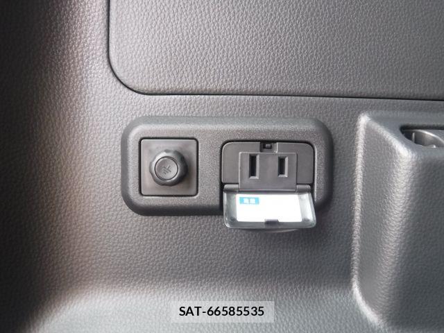 Toyota VOXY HYBRID 2026-05 8039133-17
