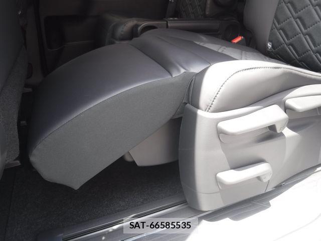 Toyota VOXY HYBRID 2026-05 8039133-25