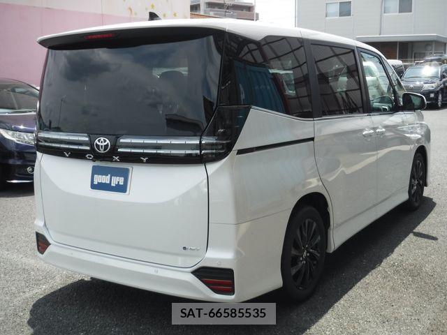 Toyota VOXY HYBRID 2026-05 8039133-5