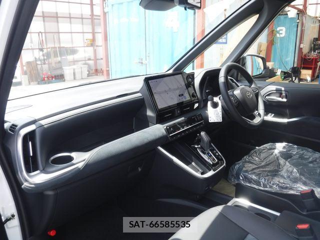 Toyota VOXY HYBRID 2026-05 8039133-6