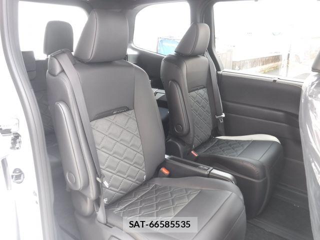 Toyota VOXY HYBRID 2026-05 8039133-7
