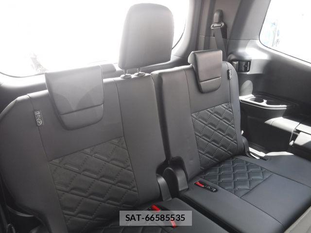 Toyota VOXY HYBRID 2026-05 8039133-8