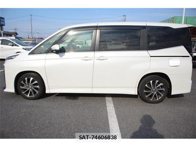 Toyota VOXY HYBRID 2023-02 8076115-10