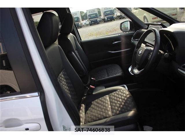 Toyota VOXY HYBRID 2023-02 8076115-20
