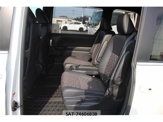 Toyota VOXY HYBRID 2023-02 8076115-24