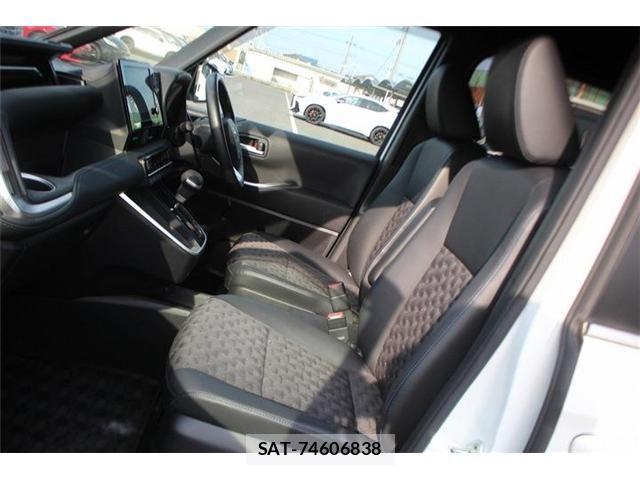 Toyota VOXY HYBRID 2023-02 8076115-25