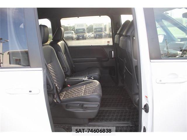 Toyota VOXY HYBRID 2023-02 8076115-27