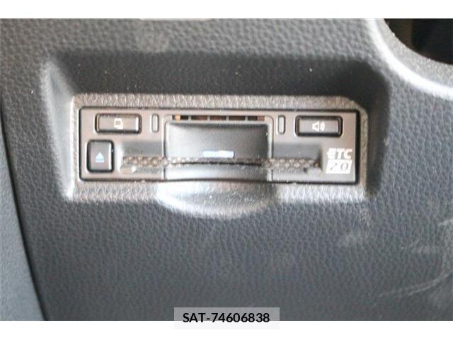 Toyota VOXY HYBRID 2023-02 8076115-3
