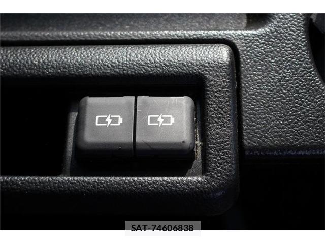 Toyota VOXY HYBRID 2023-02 8076115-6