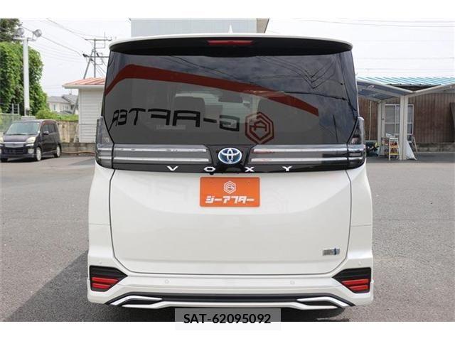 Toyota VOXY HYBRID 2023-04 8076109-9