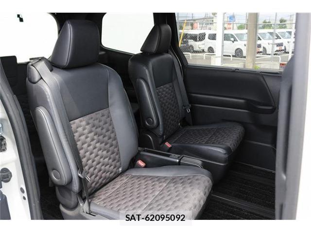 Toyota VOXY HYBRID 2023-04 8076109-15