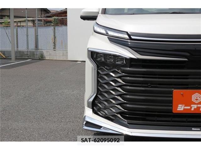 Toyota VOXY HYBRID 2023-04 8076109-26