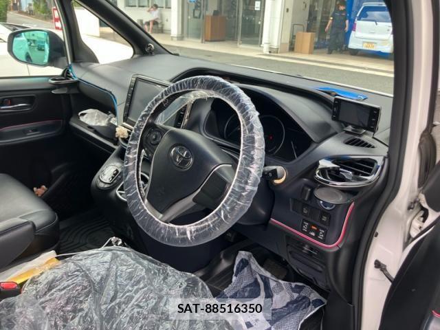 Toyota VOXY HYBRID 2014-11 8076116-9