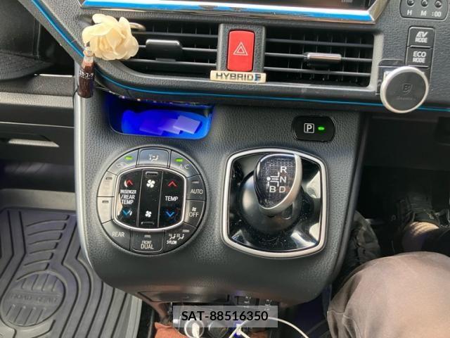 Toyota VOXY HYBRID 2014-11 8076116-14