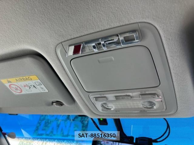 Toyota VOXY HYBRID 2014-11 8076116-17