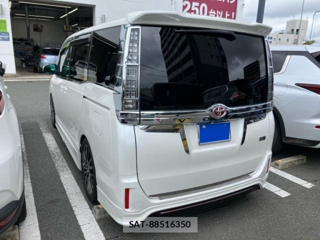 Toyota VOXY HYBRID 2014-11 8076116-1