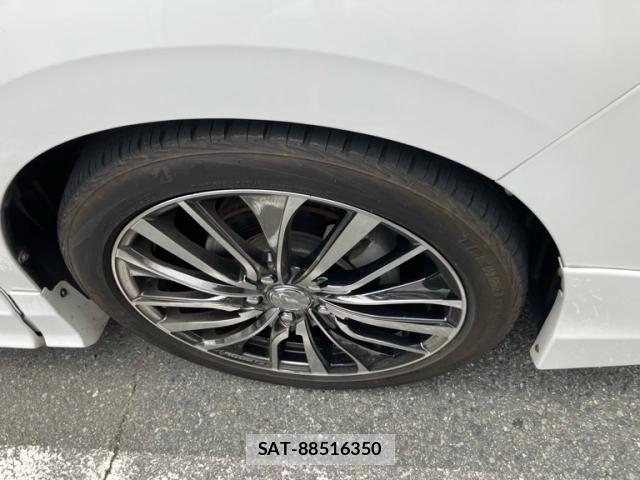 Toyota VOXY HYBRID 2014-11 8076116-3
