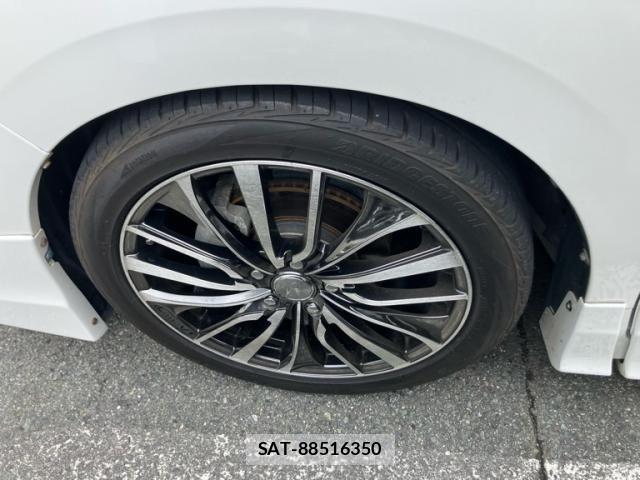 Toyota VOXY HYBRID 2014-11 8076116-5