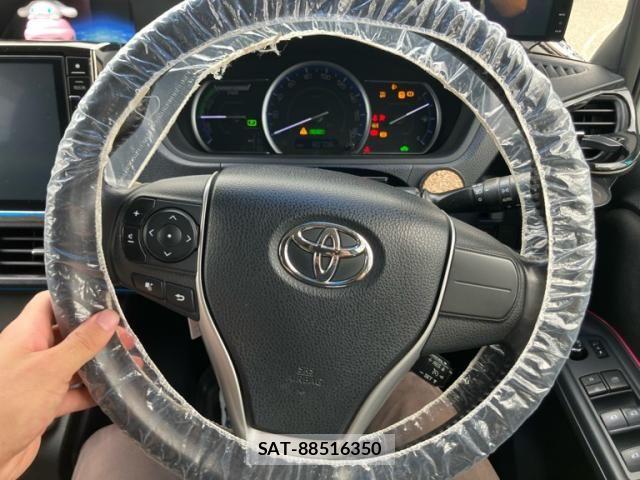 Toyota VOXY HYBRID 2014-11 8076116-7